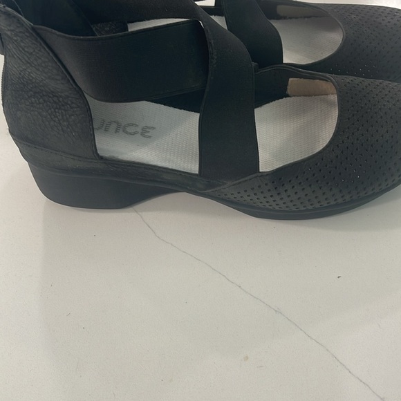 EUC Dansko Laura black wedge sandal, elastic strap, Mary Jane size 39 - Picture 2 of 5